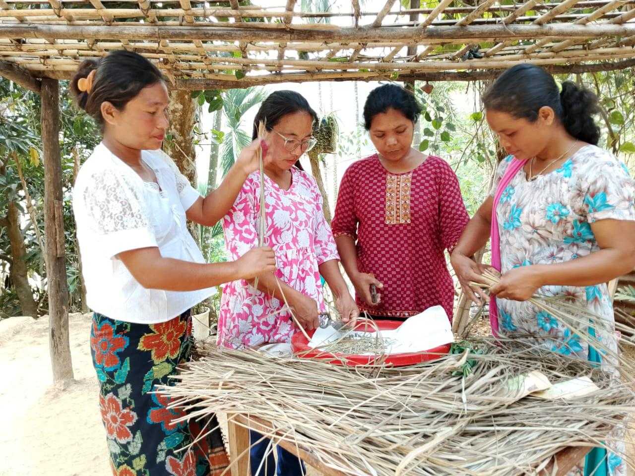 Preparing for lemon grass tea